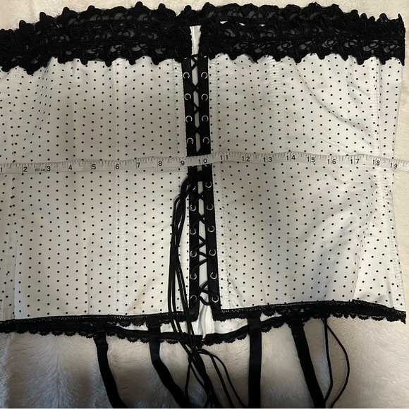 Fredericks of Hollywood white with blk polka dots corset. Size 42. - Picture 11 of 13